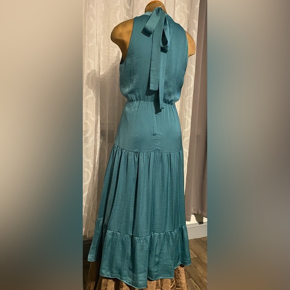 Sam Edelman Tiered Dress with Tie Back. - Picture 5 of 7